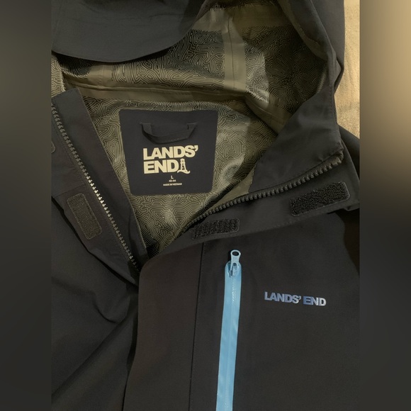 Lands End hooded navy blue rain jacket. - Picture 3 of 5
